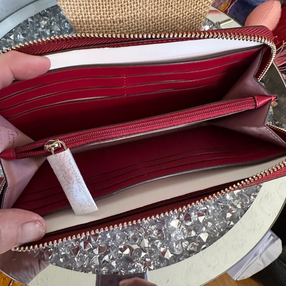 NWT Kate Spade Cedar Street Patent Lacey wallet. - Picture 5 of 8